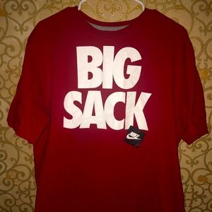 ➡️ Nike ⬅️ “Big Sack” Bold Print Red T-Shirt